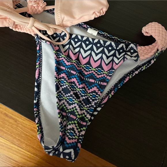 Small Bikini - Picture 2 of 3